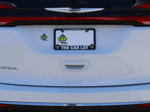 Used 2022 Chrysler Pacifica Touring-L FWD image 21