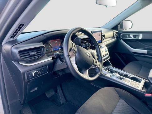 Used 2022 Ford Explorer XLT image 9