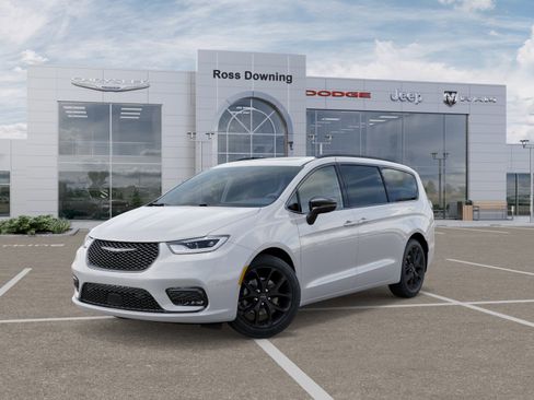 New 2026 Chrysler Pacifica Limited image 2