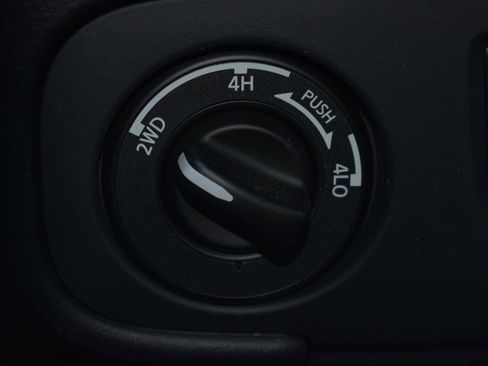 Used 2025 Nissan Frontier SV w/ SV Convenience Package image 30