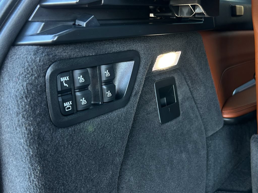 Used 2024 BMW X7 M60i w/ Climate Comfort Package AWD/4WD image 39