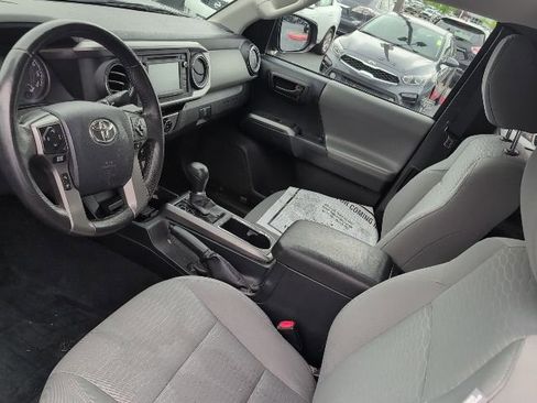 Used 2017 Toyota Tacoma SR5 w/ Tow Package AWD/4WD image 12