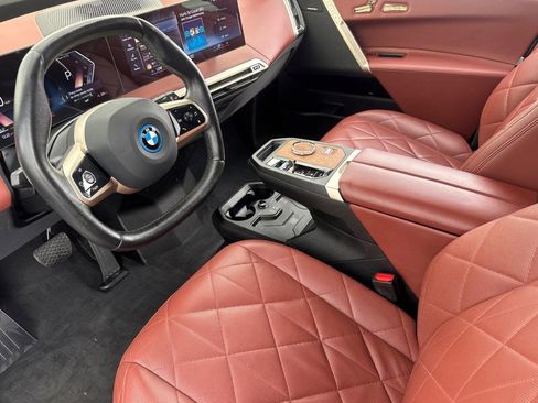 Certified 2023 BMW iX xDrive50 w/ Premium Package AWD/4WD image 4