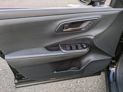 Used 2024 Toyota Crown Platinum image 5