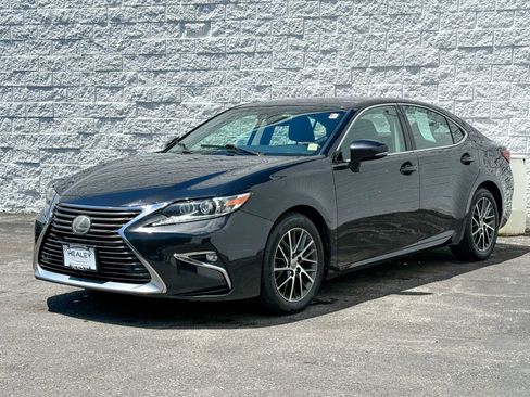 Used 2017 Lexus ES 350 w/ Luxury Package FWD image 3