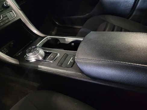 Used 2019 Ford Fusion SE FWD image 26