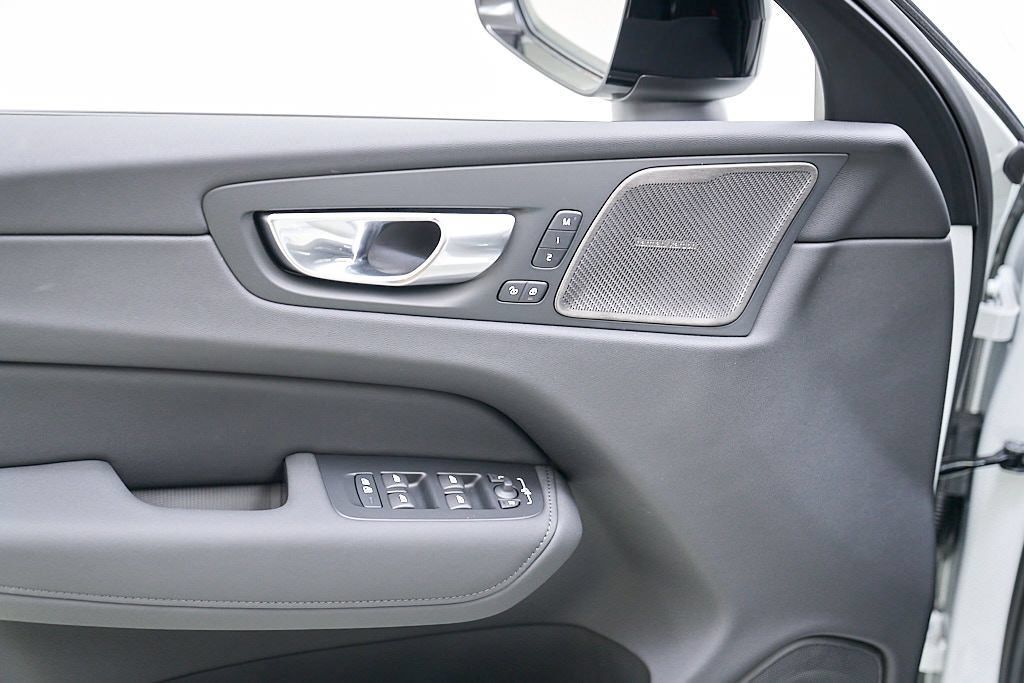 New 2026 Volvo XC60 B5 Plus w/ Climate Package AWD/4WD image 11