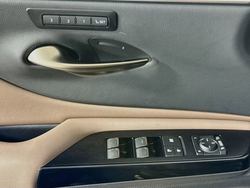 Used 2025 Lexus ES 350 w/ Premium Package FWD image 23