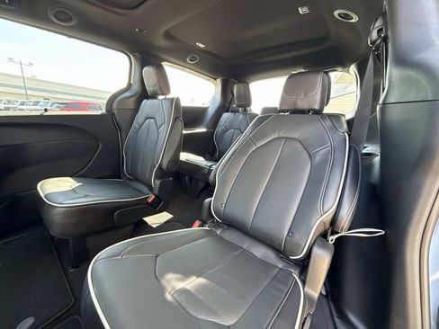 New 2026 Chrysler Pacifica Limited FWD image 19