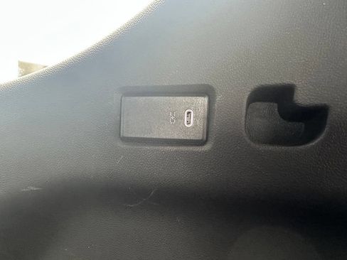 Used 2024 GMC Yukon XL Denali AWD/4WD image 34