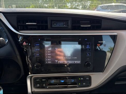 Used 2017 Toyota Corolla LE FWD image 15