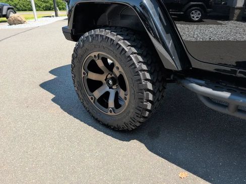 Used 2012 Jeep Wrangler Unlimited Sahara w/ Dual Top Group AWD/4WD image 9