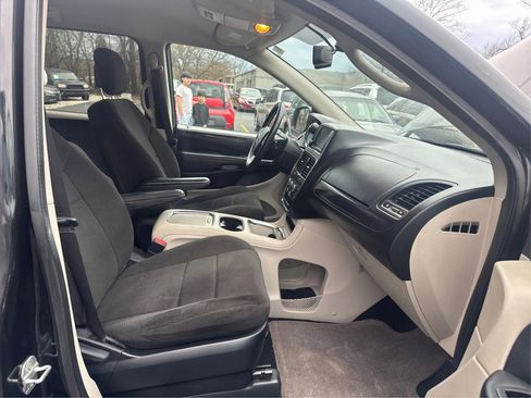 Used 2012 Dodge Grand Caravan SXT w/ UConnect Hands-Free Group FWD image 14