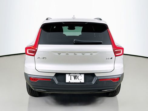 Used 2025 Volvo XC40 B5 Plus AWD/4WD image 6