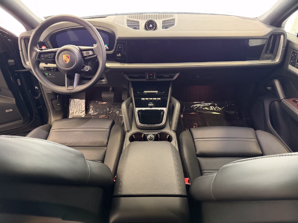 Certified 2025 Porsche Cayenne E-Hybrid Coupe AWD/4WD image 17