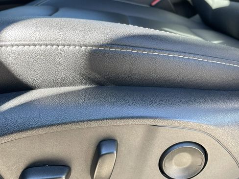 Used 2025 Chevrolet Traverse LT image 21