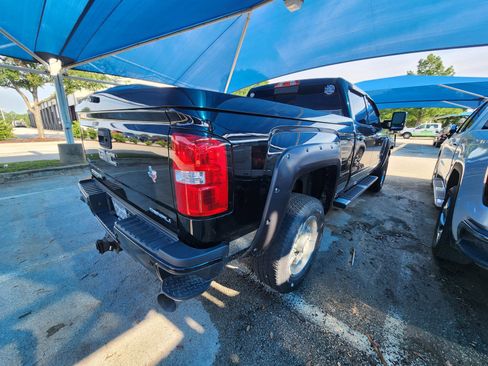 Used 2017 GMC Sierra 2500 Denali w/ Duramax Plus Package AWD/4WD image 4