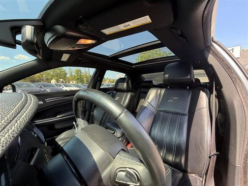 Used 2018 Chrysler 300 S w/ 300S Premium Group RWD image 11