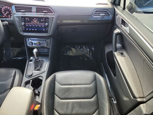 Used 2018 Volkswagen Tiguan SEL Premium AWD/4WD image 16