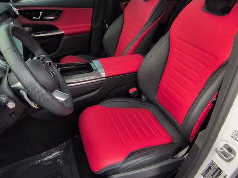 Used 2025 Mercedes-Benz GLC 300 4MATIC image 16