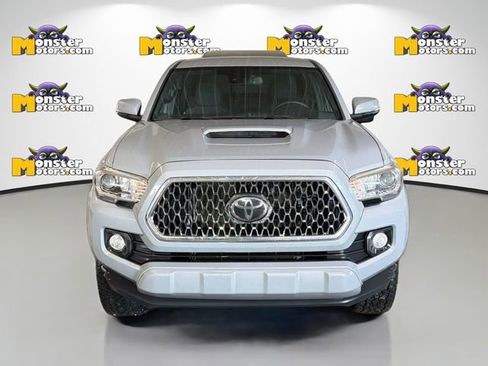 Used 2018 Toyota Tacoma TRD Sport image 2