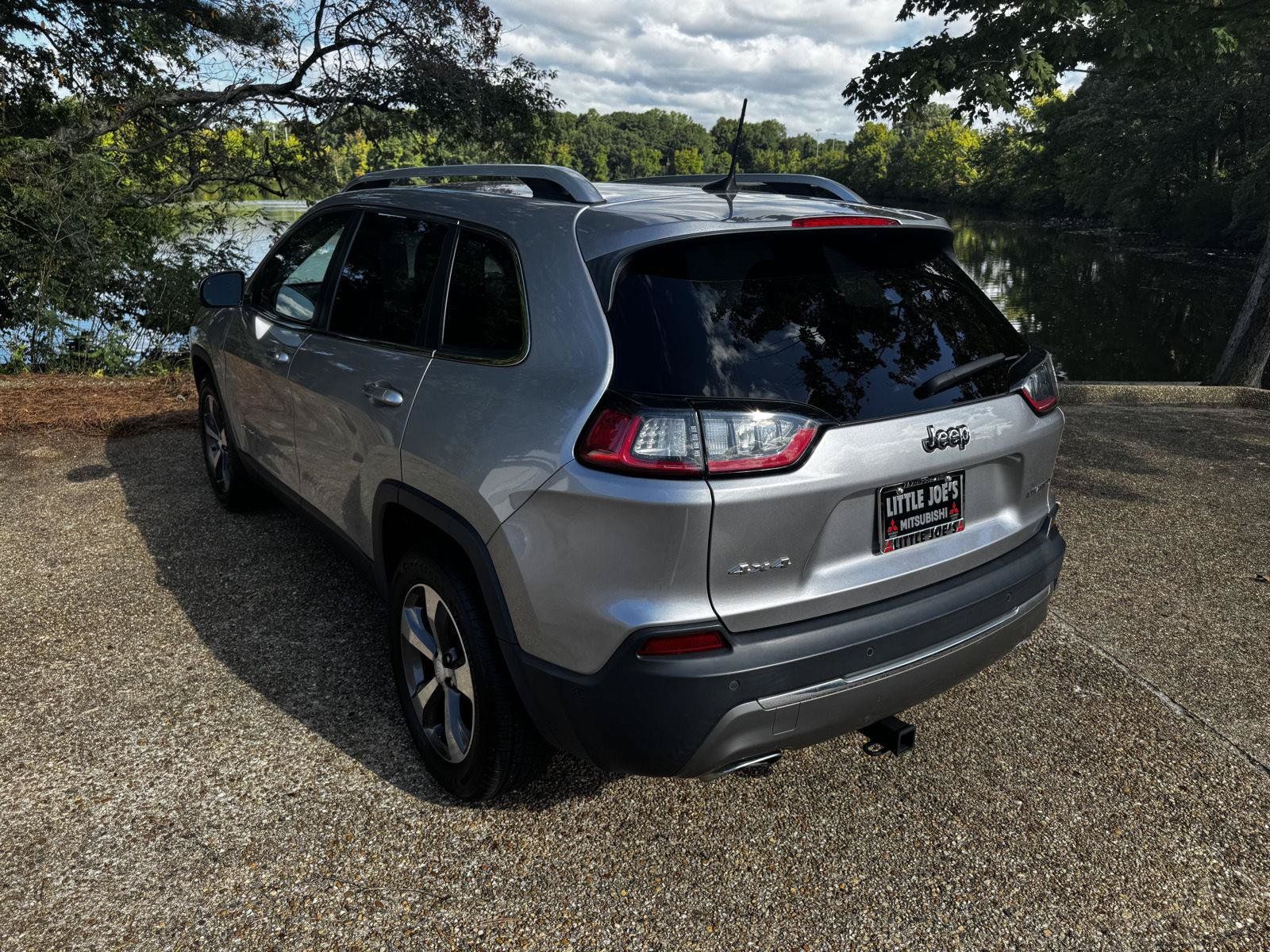 Used 2019 Jeep Cherokee Limited w/ Luxury Group AWD/4WD image 9