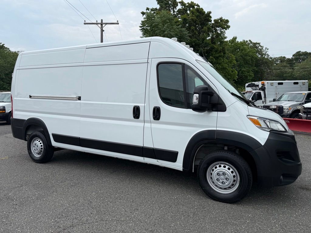 Used 2025 RAM ProMaster 2500 w/ Convenience Group FWD image 11