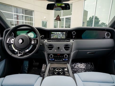 Used 2025 Rolls-Royce Cullinan AWD/4WD image 55
