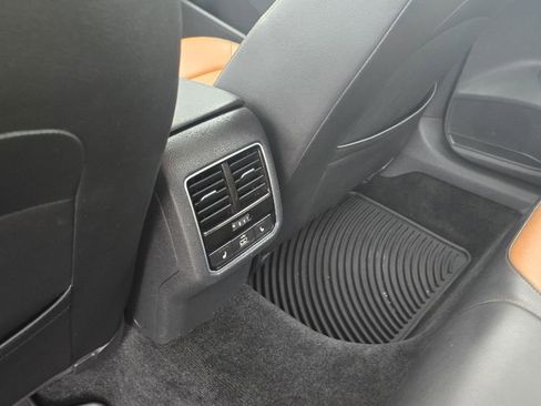 Used 2018 Volkswagen Passat 2.0T SEL Premium image 10