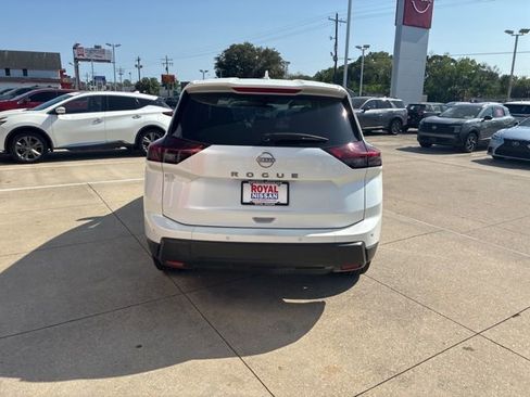 Used 2025 Nissan Rogue SV image 6