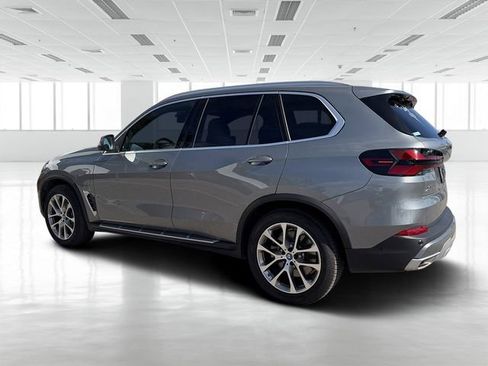 Certified 2025 BMW X5 xDrive50e image 3