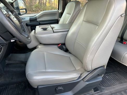 Used 2022 Ford F250 XL w/ Power Equipment Group image 9