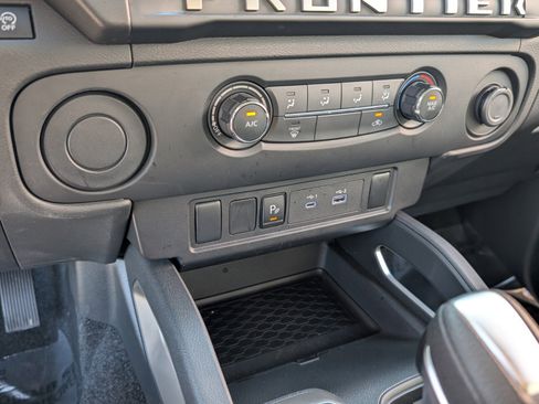 Certified 2025 Nissan Frontier SV image 19