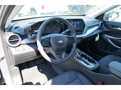 New 2026 Chevrolet Trax LS w/ LS Convenience Package FWD image 9
