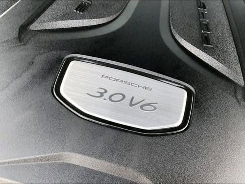 Used 2022 Porsche Cayenne Base image 38