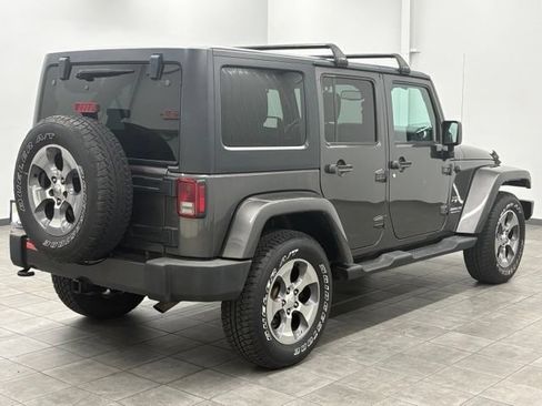 Used 2016 Jeep Wrangler Unlimited Sahara w/ Dual Top Group AWD/4WD image 2