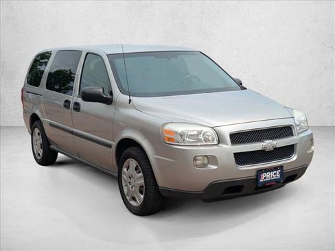 Used 2008 Chevrolet Uplander LS w/ Climate Package FWD image 3