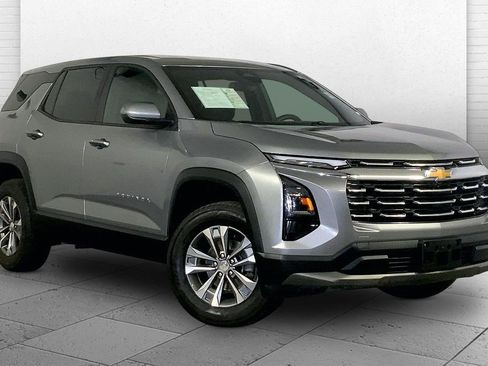 Used 2025 Chevrolet Equinox LT FWD image 1