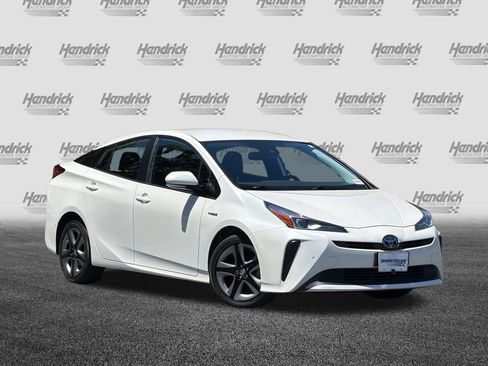 Used 2019 Toyota Prius XLE FWD image 2