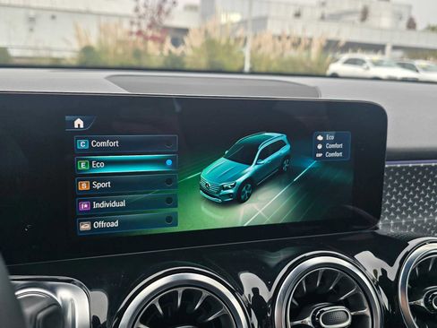 Used 2025 Mercedes-Benz GLB 250 GLB 250 image 33