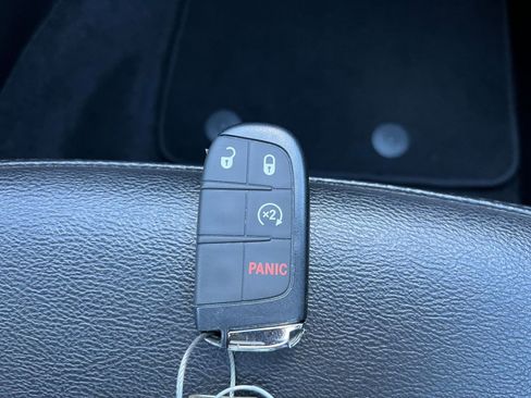 Used 2025 Jeep Compass Limited image 23