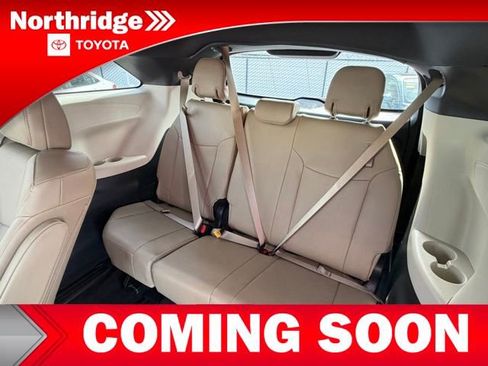 Used 2024 Toyota Sienna XLE image 8