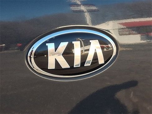 Used 2017 Kia Sedona EX image 30