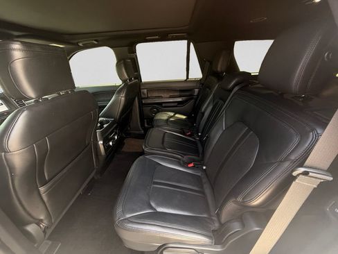 Used 2018 Ford Expedition Limited w/ Equipment Group 302A RWD image 29
