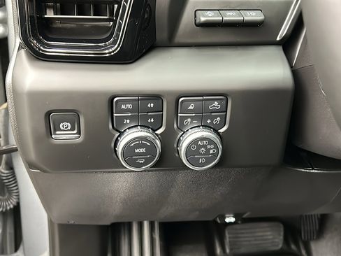 Used 2025 GMC Sierra 1500 AT4 w/ AT4 Premium Package image 31