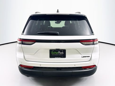 Used 2023 Jeep Grand Cherokee Limited w/ Black Appearance Package image 7