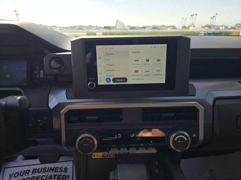Certified 2025 Toyota Tacoma SR5 w/ SR5 Upgrade Package AWD/4WD image 26