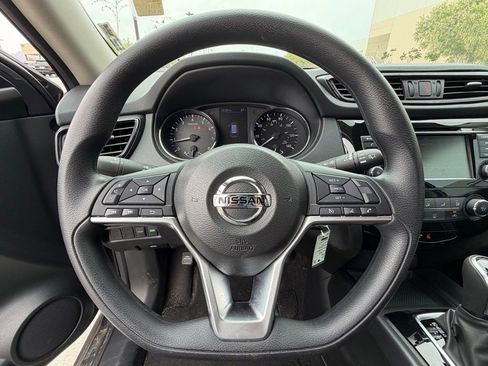 Used 2020 Nissan Rogue S FWD image 13