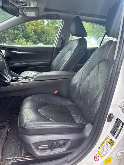 Used 2019 Toyota Camry XLE w/ Navigation Package FWD image 9