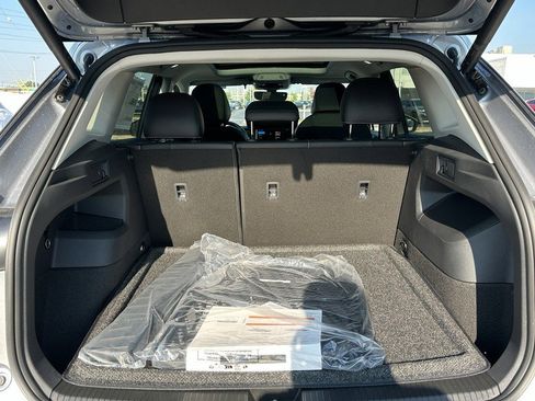 New 2025 Volkswagen Tiguan SE image 4